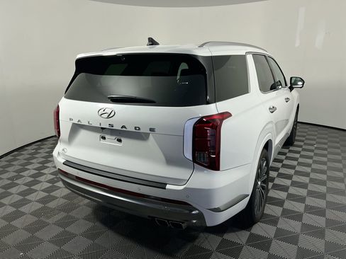 Used 2025 Hyundai Palisade Calligraphy FWD image 3