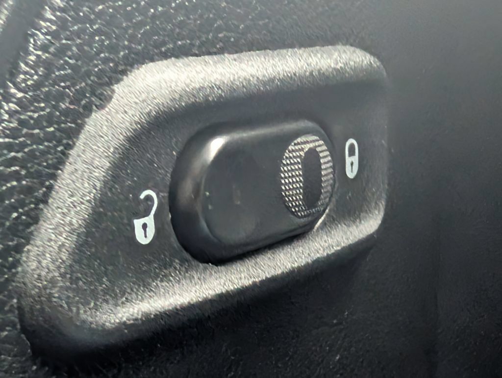 Used 2018 Jeep Wrangler Unlimited Sport S AWD/4WD image 9