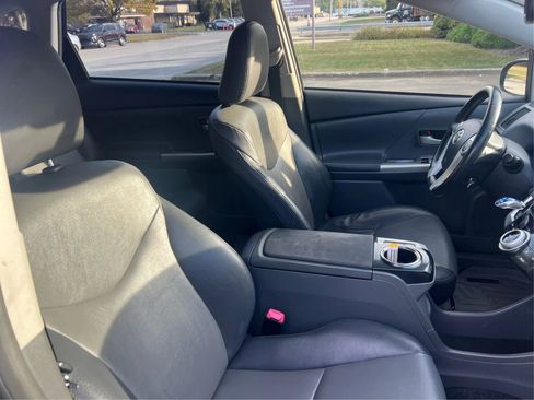 Used 2013 Toyota Prius V Five image 25