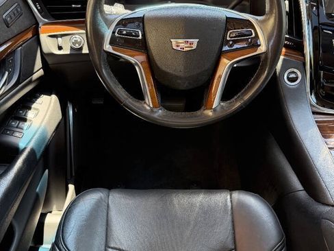 Used 2018 Cadillac Escalade ESV Luxury RWD image 10
