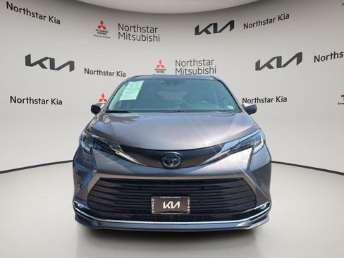 Used 2023 Toyota Sienna XLE FWD image 9