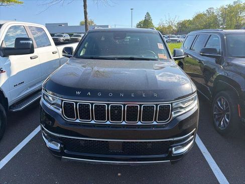 Certified 2024 Jeep Wagoneer L Series III w/ Premium Group I AWD/4WD image 6