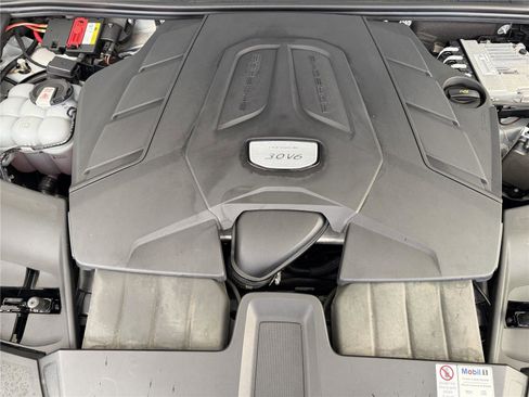 Certified 2022 Porsche Cayenne Platinum Edition image 26