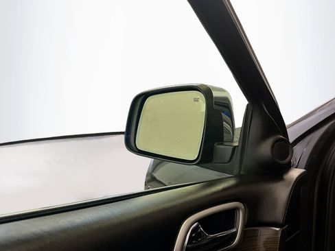 Used 2018 Jeep Grand Cherokee Overland image 16