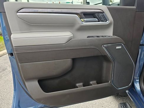 Used 2024 Chevrolet Silverado 2500 LTZ w/ LTZ Convenience Package image 17