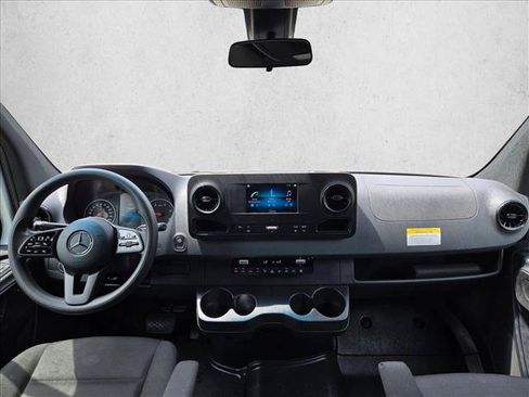 Used 2024 Mercedes-Benz Sprinter 2500 image 15