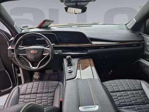 Certified 2024 Cadillac Escalade Premium Luxury Platinum w/ LPO, Floor Liner Package AWD/4WD image 12