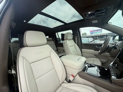 Used 2026 GMC Yukon XL Denali w/ Denali Reserve Package AWD/4WD image 25