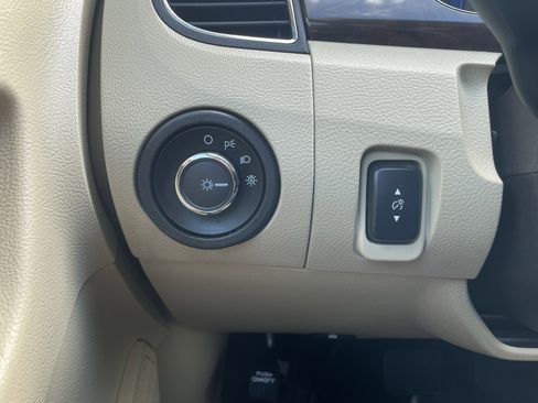 Used 2013 Ford Taurus Limited image 14