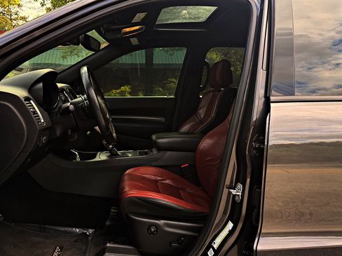 Used 2018 Dodge Durango SRT w/ Technology Group AWD/4WD image 9