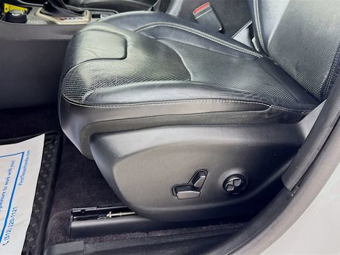 Used 2017 Jeep Cherokee High Altitude w/ Luxury Group AWD/4WD image 24