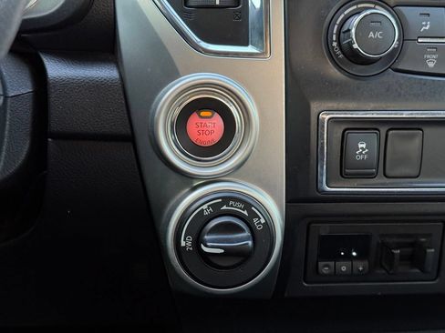 Used 2018 Nissan Titan SV AWD/4WD image 12