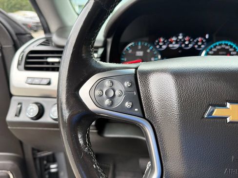 Used 2019 Chevrolet Suburban Premier w/ Premier Plus Edition AWD/4WD image 16