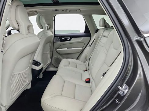 Used 2018 Volvo XC60 T6 Inscription w/ Luxury Seat Package image 38