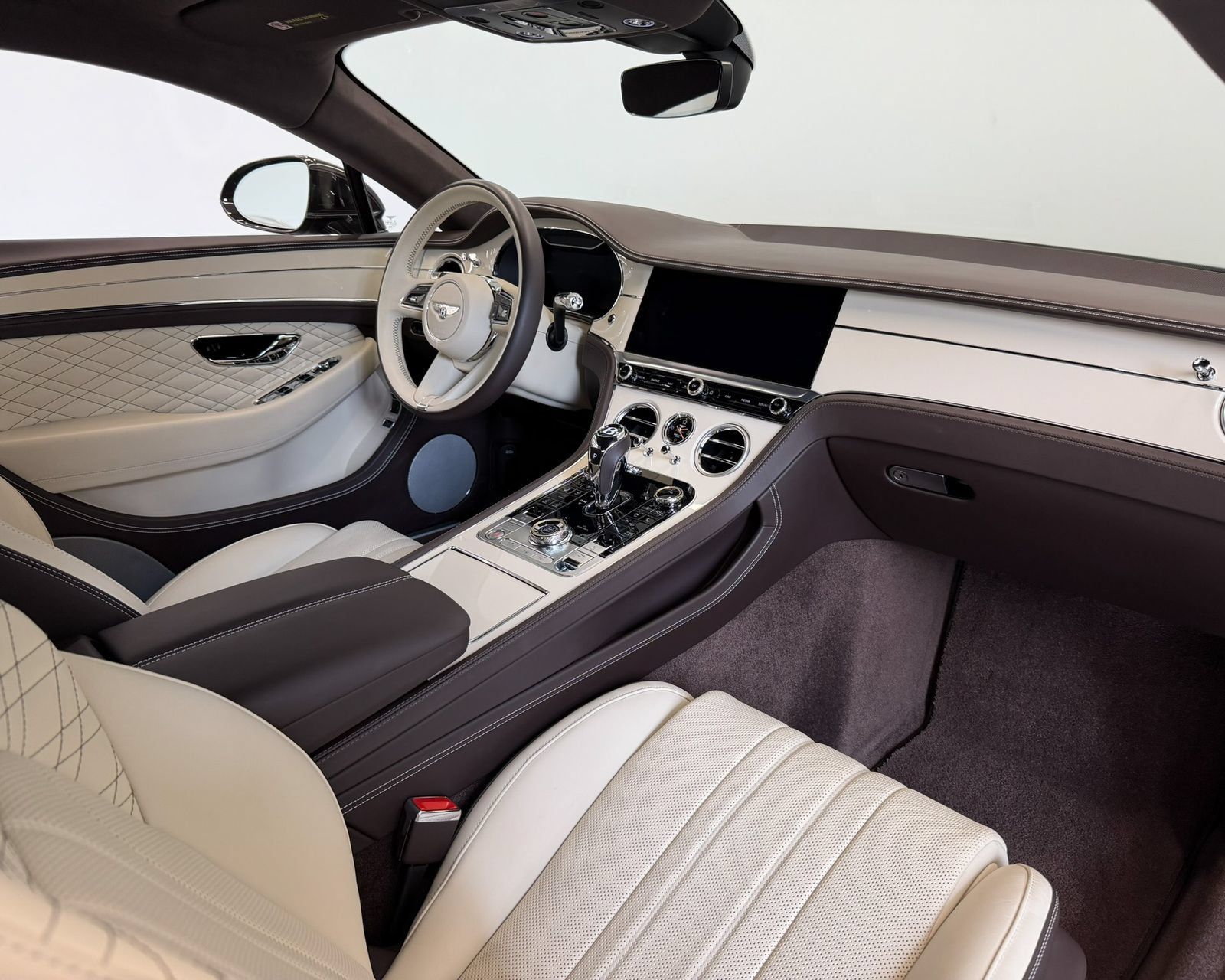 Used 2023 Bentley Continental GT V8 AWD/4WD image 2