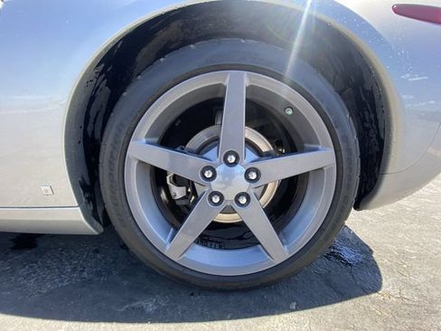 Used 2006 Chevrolet Corvette Coupe w/ Preferred Equipment Group RWD image 10