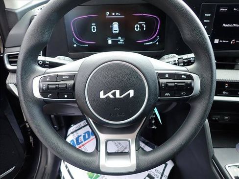 Used 2025 Kia Sportage LX FWD image 12