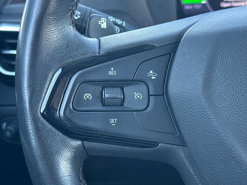 Used 2022 Chevrolet Bolt EUV LT w/ Comfort Package image 36