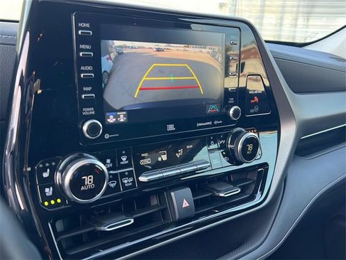 Used 2020 Toyota Highlander Limited image 21