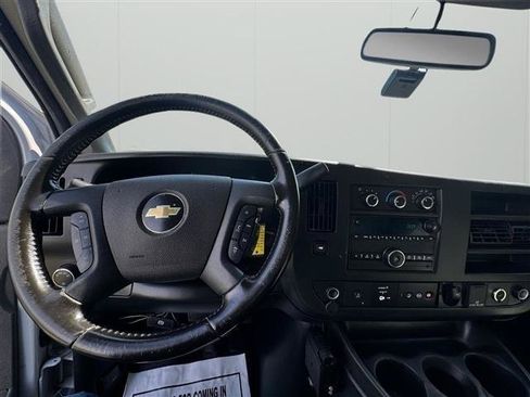 Used 2022 Chevrolet Express 3500 w/ Power Convenience Package RWD image 17