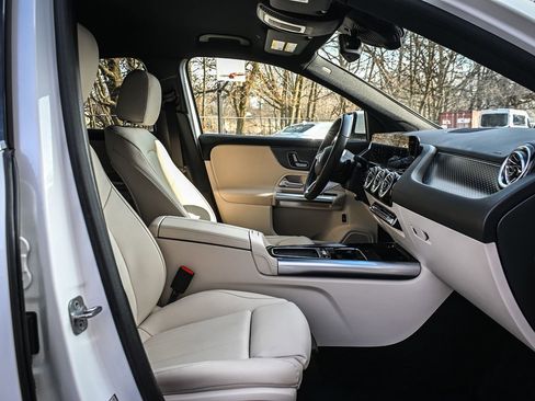 Used 2025 Mercedes-Benz GLA 250 image 15