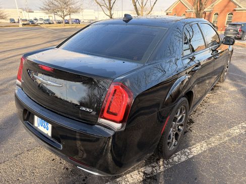 Used 2018 Chrysler 300 S w/ 300S Premium Group image 3