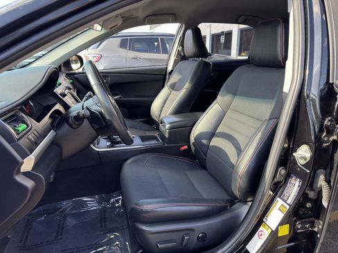 Used 2017 Toyota Camry SE image 21