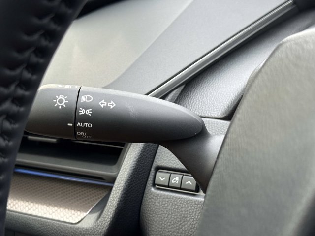 Used 2027 Toyota Prius XLE FWD image 27
