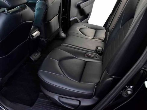 Certified 2023 Toyota Highlander XLE image 16