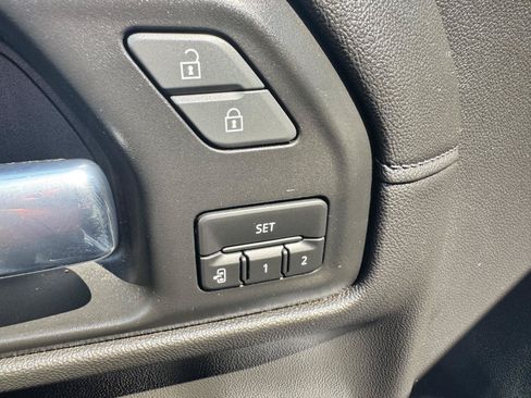Certified 2020 Chevrolet Silverado 1500 LTZ w/ LTZ Premium Package AWD/4WD image 19