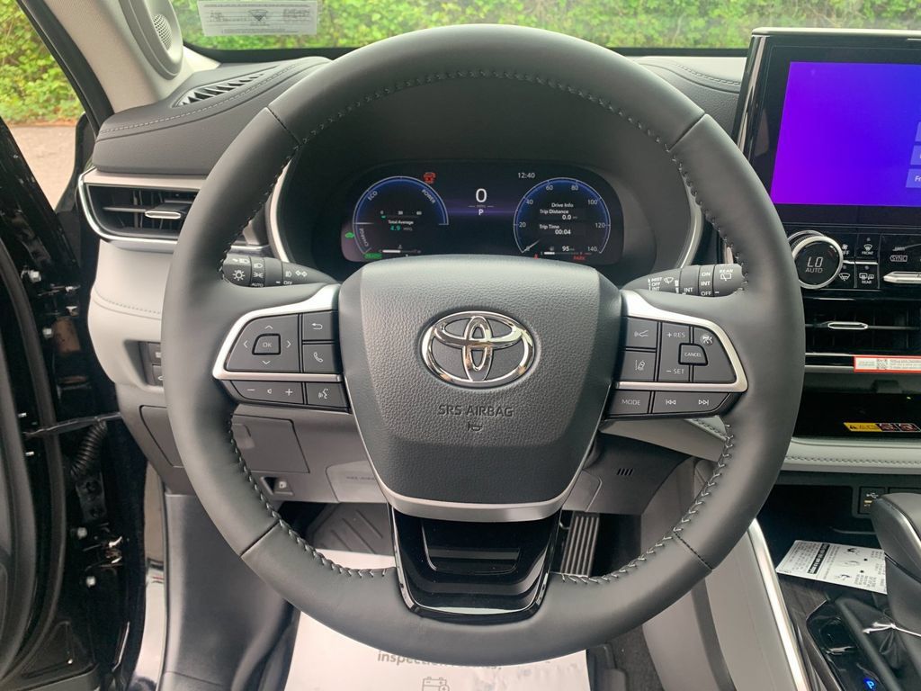 New 2026 Toyota Highlander Limited AWD/4WD image 28