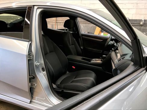 Used 2021 Honda Civic EX image 10