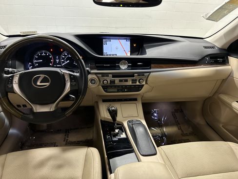 Used 2015 Lexus ES 350 w/ Luxury Package image 29