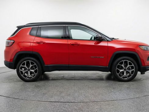 Used 2025 Jeep Compass Limited image 11