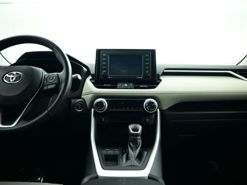 Used 2020 Toyota RAV4 XLE Premium image 6