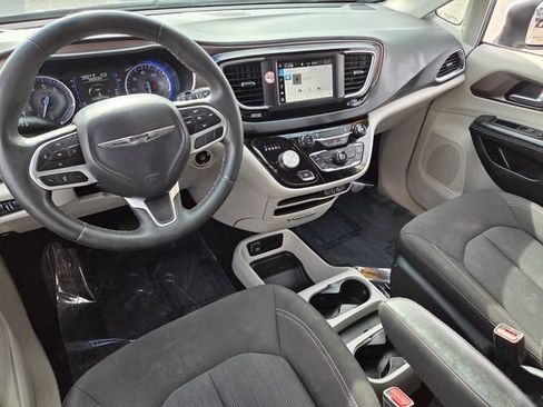 Used 2023 Chrysler Voyager LX FWD image 8