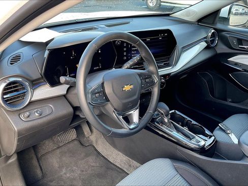 Certified 2025 Chevrolet Trax LT w/ LT Convenience Package image 13