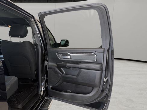 Used 2021 RAM 1500 4x4 Crew Cab image 16