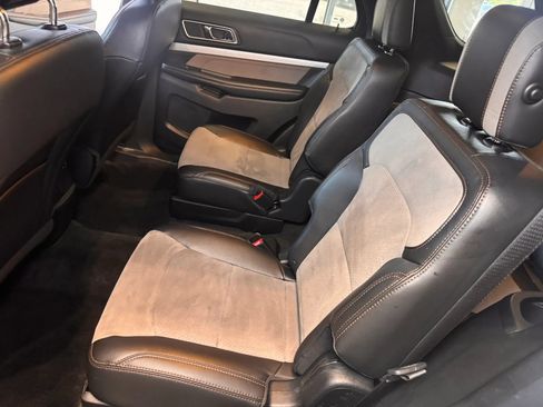 Used 2017 Ford Explorer XLT w/ Equipment Group 202A FWD image 18