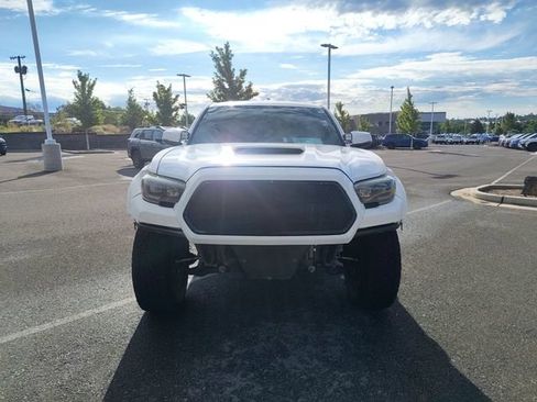Used 2017 Toyota Tacoma TRD Sport AWD/4WD image 8