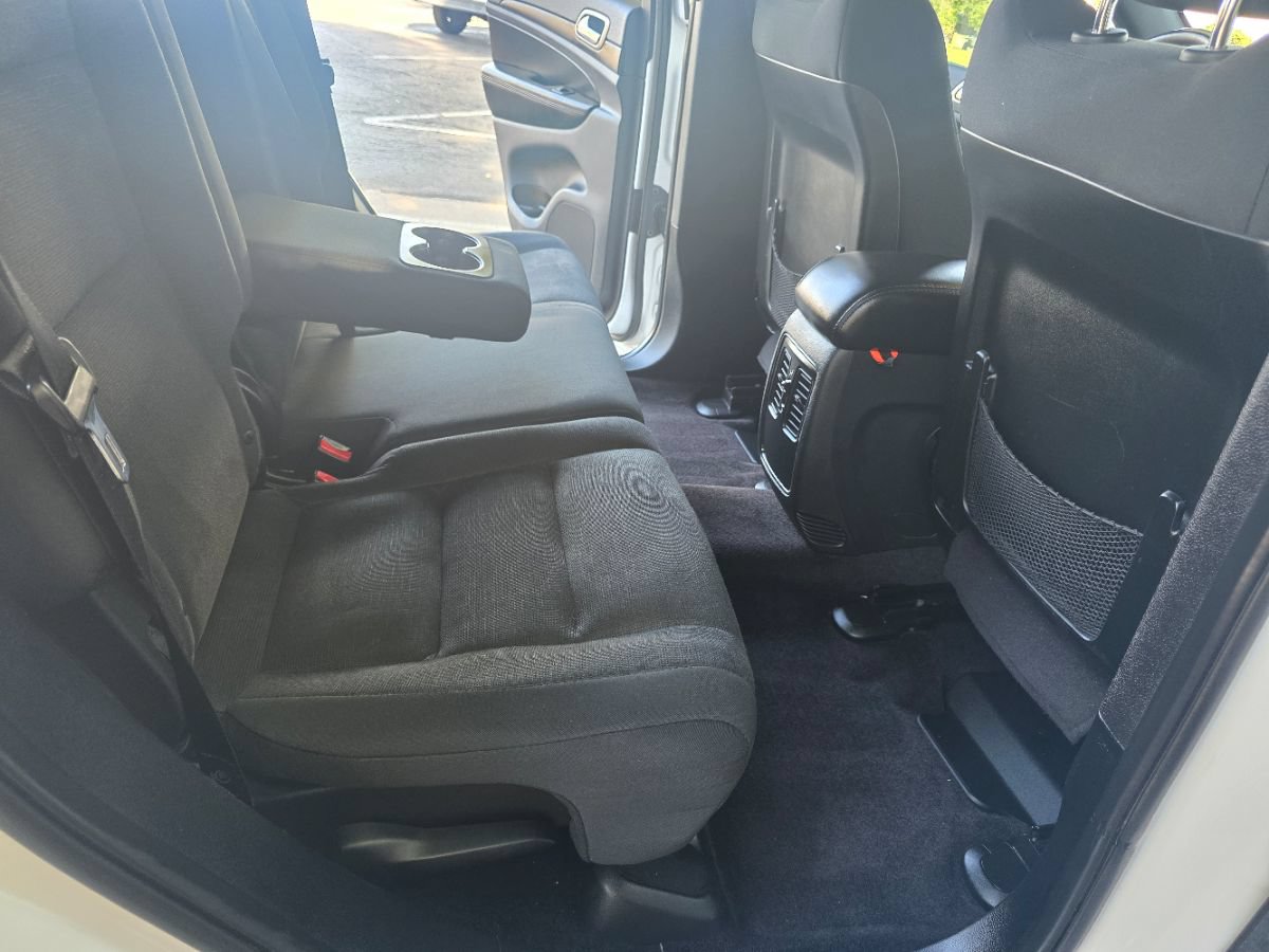 Used 2017 Jeep Grand Cherokee Laredo RWD image 27