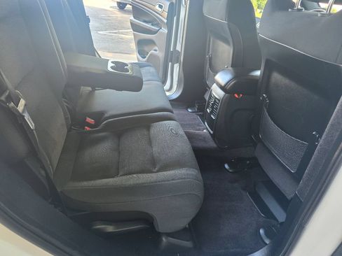 Used 2017 Jeep Grand Cherokee Laredo RWD image 27
