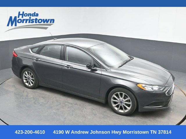 Used 2017 Ford Fusion SE w/ Fusion SE Technology Package FWD image 1