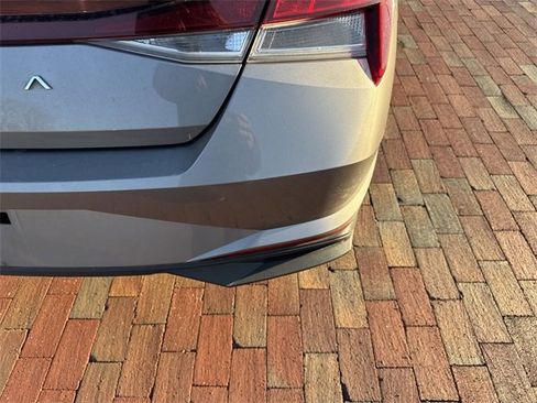 Used 2021 Hyundai Elantra SEL image 12