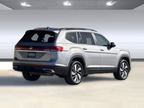 Used 2025 Volkswagen Atlas SE AWD/4WD image 8
