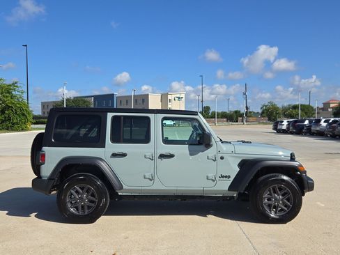 Used 2024 Jeep Wrangler Unlimited Sport AWD/4WD image 2