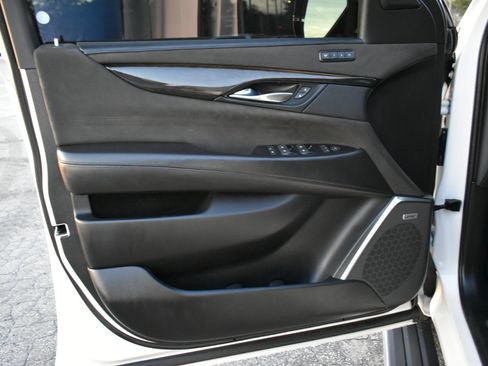 Used 2018 Cadillac Escalade Platinum image 29