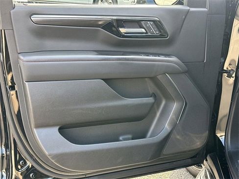 Used 2025 Chevrolet Suburban RST image 21