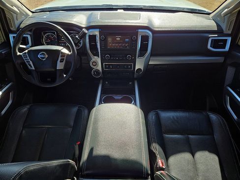 Used 2019 Nissan Titan PRO-4X w/ Pro-4x Convenience Package image 16