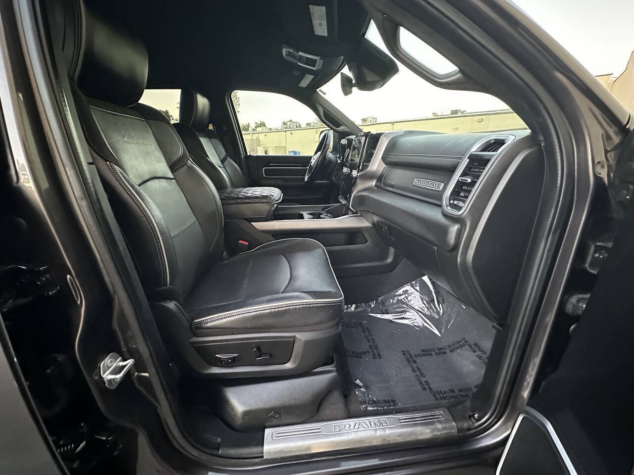 Used 2020 RAM 2500 Laramie w/ Night Edition AWD/4WD image 11
